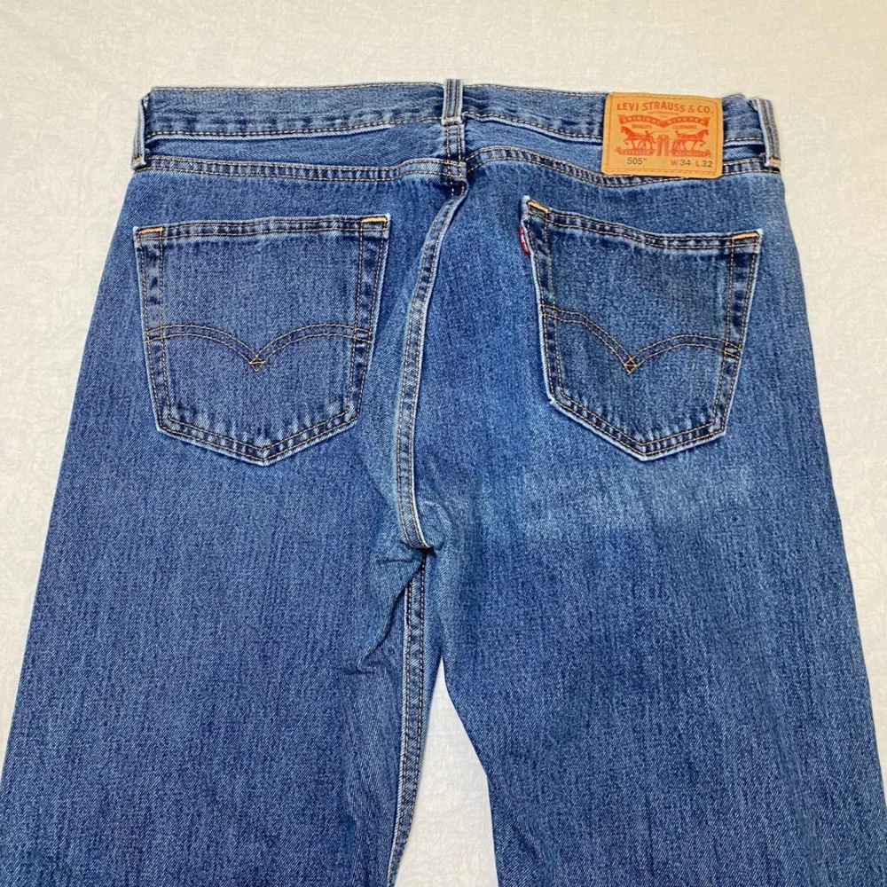 Levis 505 Regular Fit Straight Leg Jeans Mens 34x32 Medium Wash Denim